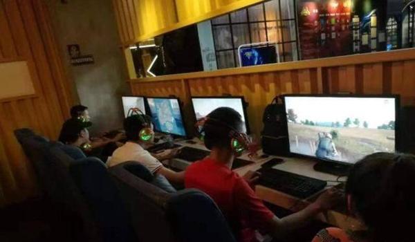 网吧吃鸡开挂关电脑（网吧吃鸡开挂关电脑的执行效果）