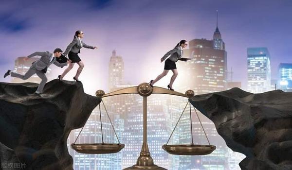 手机吃鸡游戏哪个挂少（手机吃鸡游戏公平性对比）